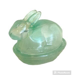 LE Smith Green Glass Bunny Rabbit On A Nest Covered Candy Dish
